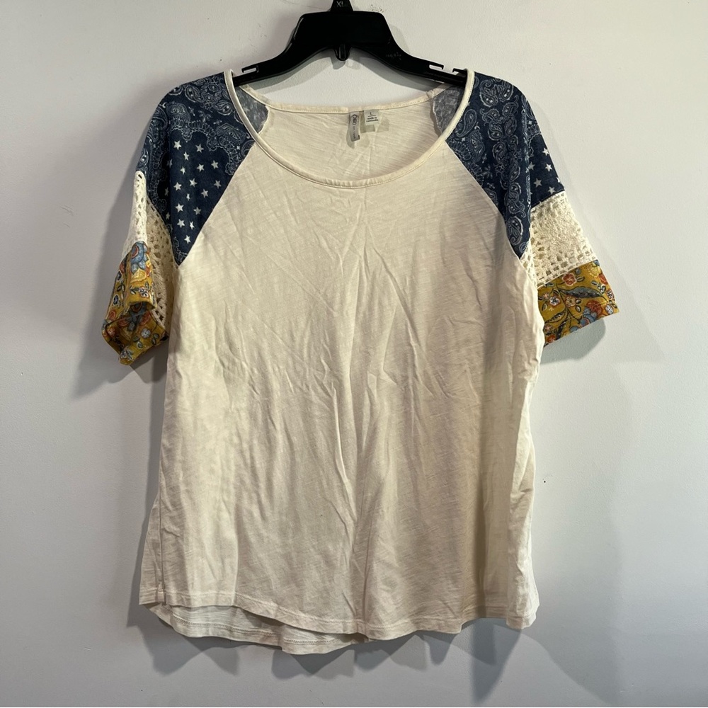 Cato Cream Raglan Tee with Blue Bandana & Yellow Paisley Sleeves size large boho